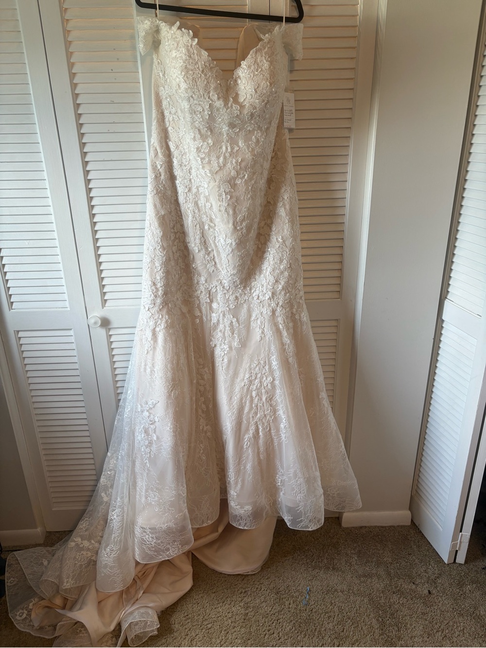 Christina Wu Lace Appliqué Bridal Gown in Ivory Size 20